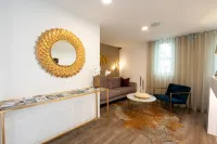 V Boutique Hotel - parking