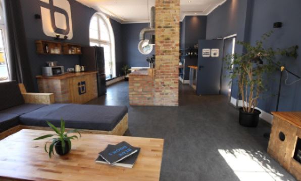 Blue Doors Hostel Ktv