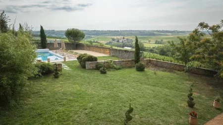 Le Clos Zelie Отели в г. Тезе