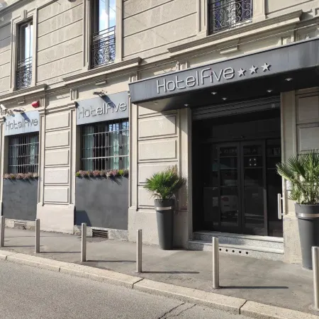 Hotel Five Отели рядом с достопримечательностью «Порта Романа»