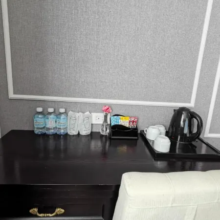 Aaron Hotel