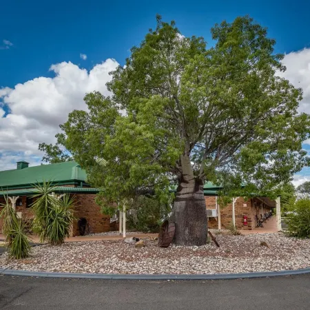 Overlander Homestead Motel