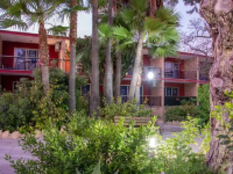 Apartamentos Palasiet Hoteles cerca de Rastro El Cisne