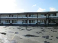 Townhouse Motel - Motels