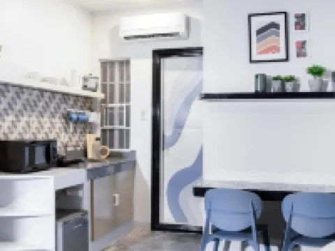 Hive Manila Guesthouse -Netflix,400Mbps WI-FI Hotels in Bacoor