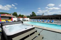 Mt. Madison Inn & Suites - Pools