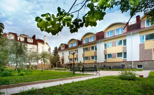 Evrika Hotel - parking