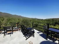 Bed and Butler Hostel Hotel di Mae Tha