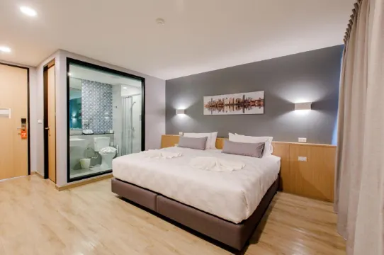 ห้องดีลักซ์ เตียงใหญ่ 1 เตียง