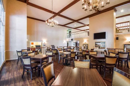 Comfort Suites Appleton Airport