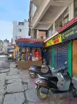 Kusum Hotel - parking