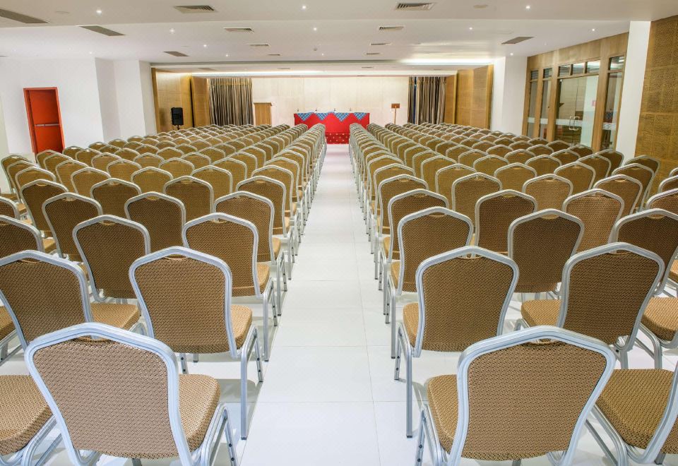 베스트 웨스턴 헤리티지의 야외 수영장