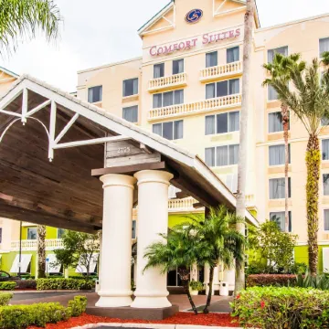 Comfort Suites Maingate East Отели рядом с достопримечательностью «Парк аттракционов Олд-Таун»