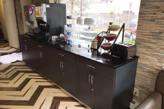 Travelodge by Wyndham Avenel Woodbridge