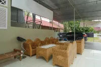RedDoorz Syariah Near Watervang Lubuk Linggau 2 Hotel a Batu Urip Taba