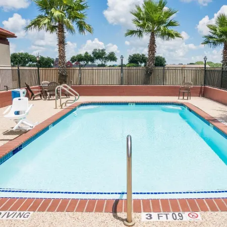 Super 8 by Wyndham Brookshire TX
