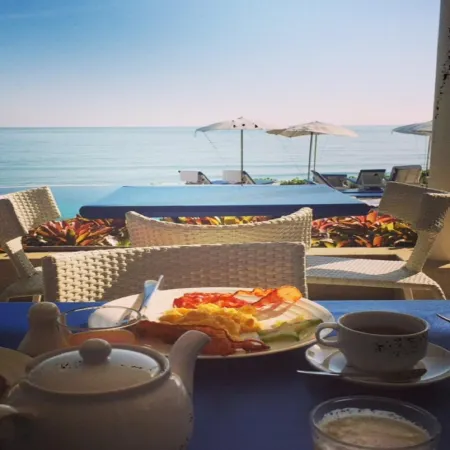 Nern Chalet Beachfront Hotel Отели рядом с достопримечательностью «Статуя Будды»