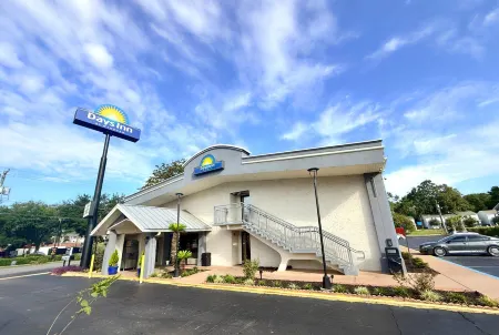 Days Inn by Wyndham Tallahassee University Center Отели в г. Таллахасси