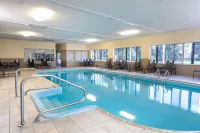 Quality Inn & Suites Sandusky - parking