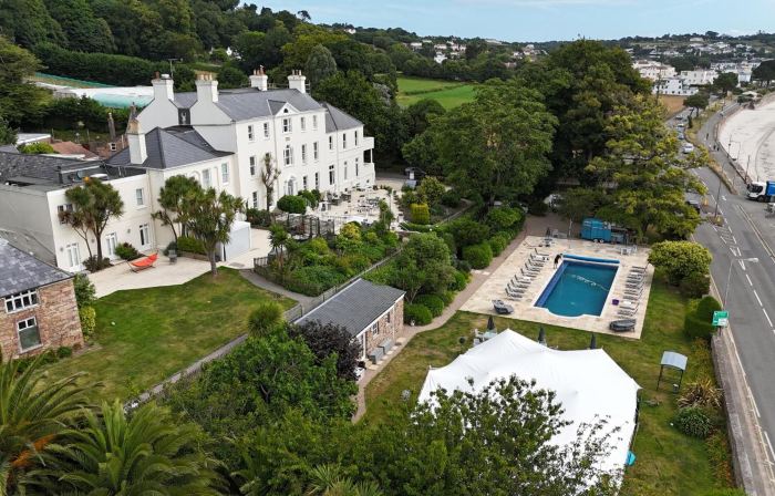 La Haule Manor