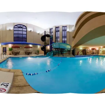 Holiday Inn Express & Suites MITCHELL by IHG