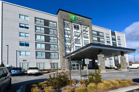 Holiday Inn Express & Suites Aurora