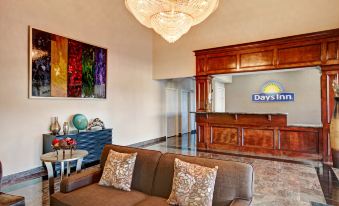 Days Inn & Suites by Wyndham Houston North/Spring