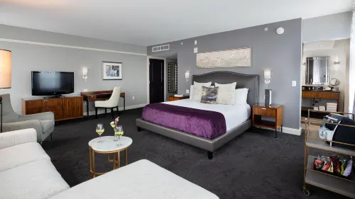 Ambassador Hotel Wichita, Autograph Collection - Boutique