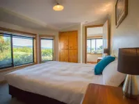 Bruny Island Escapes and Hotel Bruny Hotels in Alonnah