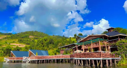 Lake Bunyonyi Rock Resort