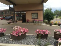 Dockside Inn Hotels in Cold Lake South