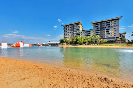 Darwin Waterfront Short Stay Apartments Отели в г. Дарвин