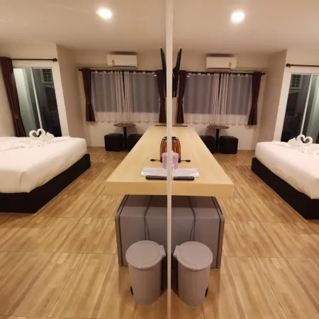 The Charlotte Smart Hotel Lopburi Отели рядом с достопримечательностью «Пранг Сам Йот»