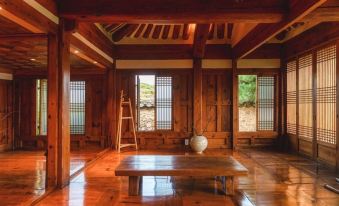 Gyeongju Stone Lantern Home Hanok Stay
