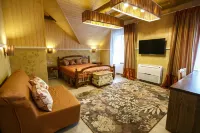 Raj Hotel