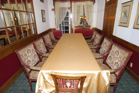 Queen Anne Отели рядом с достопримечательностью «Филберт-стрит»