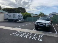 Arthur Phillip Motor Inn - parking