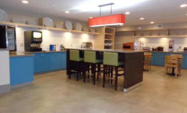 Country Inn & Suites by Radisson, Cedar Rapids Airport, IA