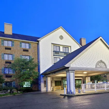 La Quinta Inn & Suites by Wyndham Cleveland Macedonia