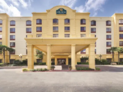 La Quinta Inn & Suites by Wyndham San Antonio Downtown Hotels near San Fernando Cathedral