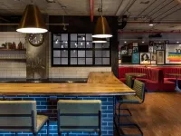 The Revolution Hotel - bar