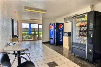 Motel 6 Kingsville, TX