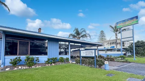 Golden Sands Motor Inn in Forster