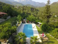 Lycia Nature House - สระว่ายน้ำแบบอินฟินิตี้