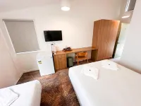 Bateau Bay Hotel - 3-Star
