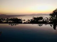 The Sunny Hill: Ultimate Private Luxury Estate - parking