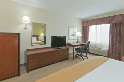 Holiday Inn Express Evansville - West Hotels near State Hospital Park