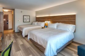 Holiday Inn Express & Suites Lincoln Airport