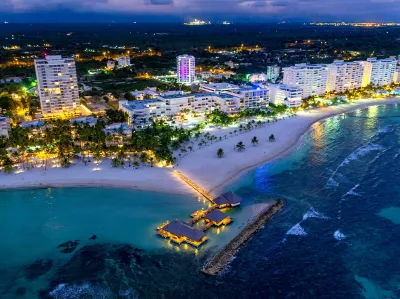 Crowne Plaza Santo Domingo Hotels near BlueMall Santo Domingo