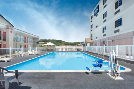 Ramada by Wyndham Harrisonburg Отели в г. Маунт Крофорд